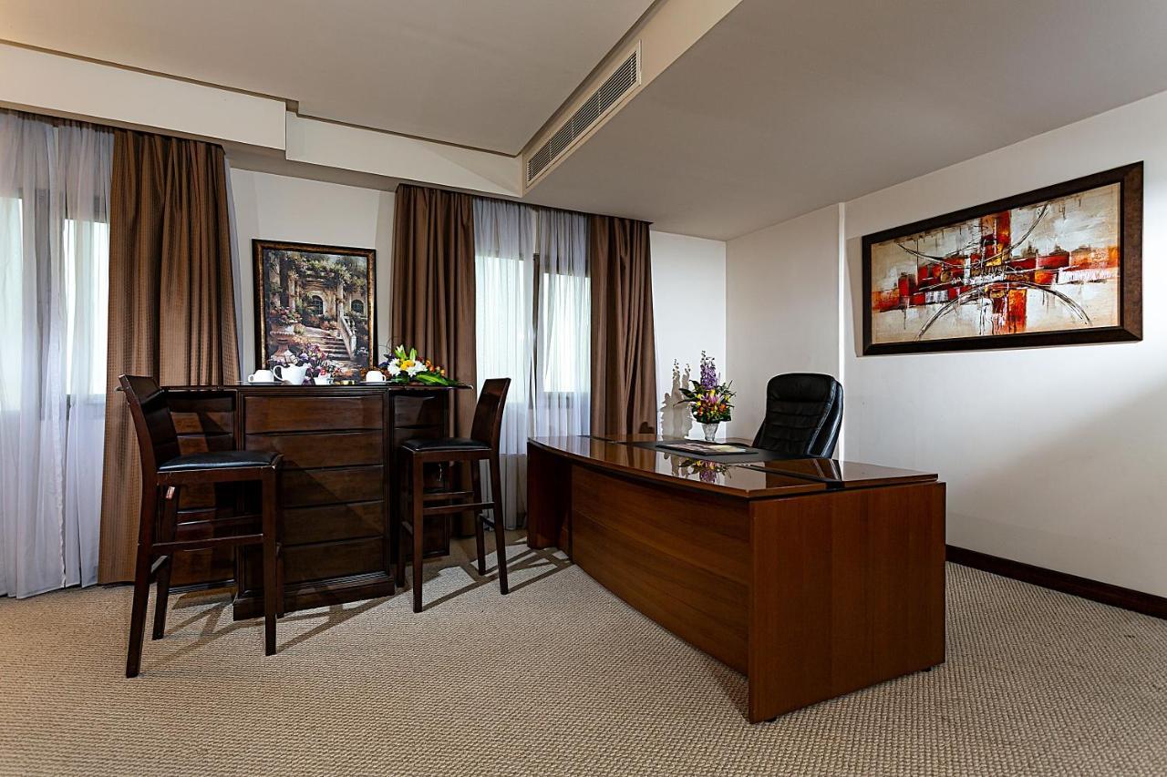 Monroe Hotel & Suites Manama Extérieur photo